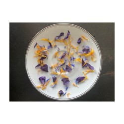 Pétales de bleuet, souci et mauve